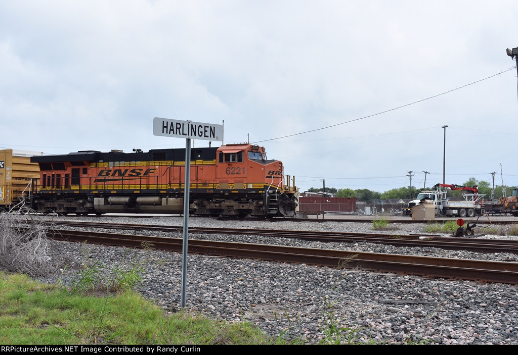 UP Harlingen Local with BNSF 6221